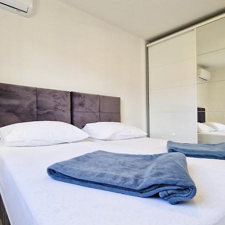 Villa Apartments Marko & Simun Kaštela エクステリア 写真