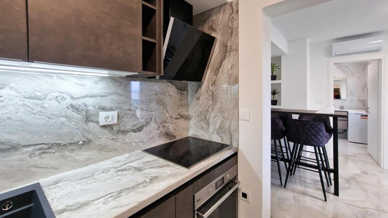 Villa Apartments Marko & Simun Kaštela エクステリア 写真