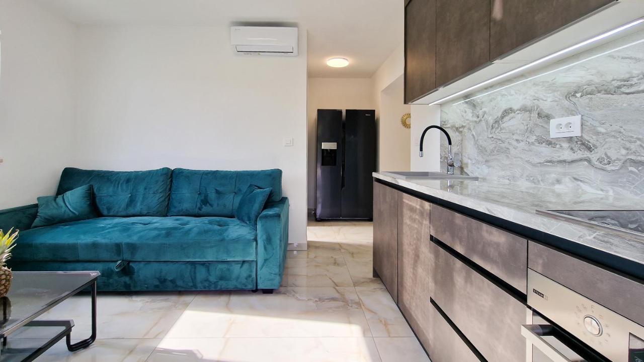 Villa Apartments Marko & Simun Kaštela エクステリア 写真