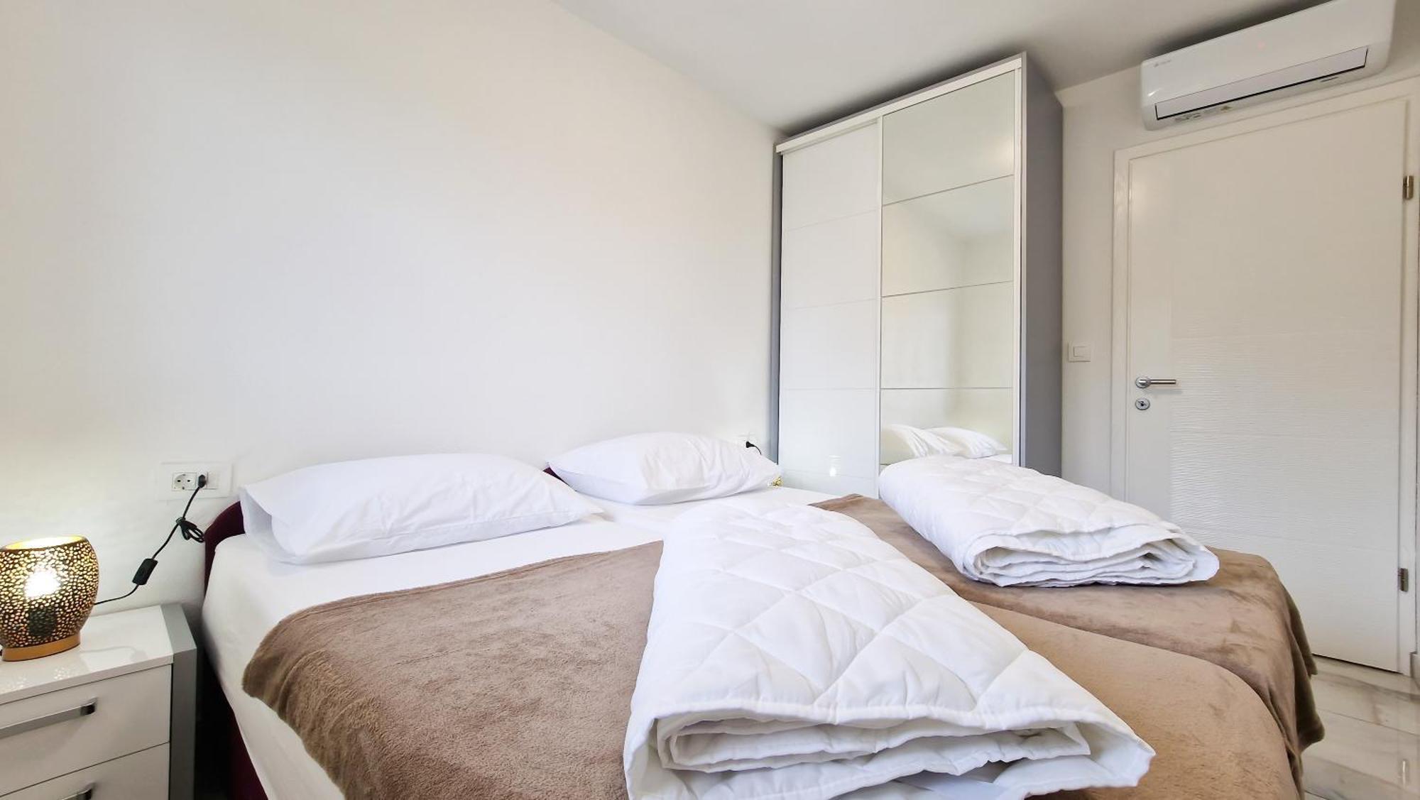 Villa Apartments Marko & Simun Kaštela エクステリア 写真