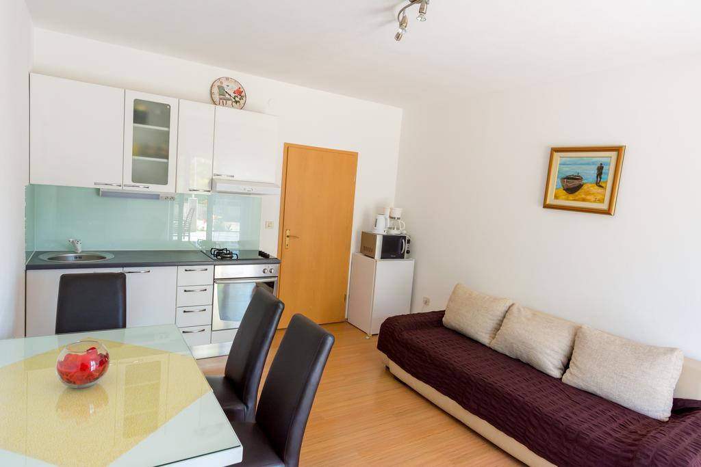 Villa Apartments Marko & Simun Kaštela エクステリア 写真