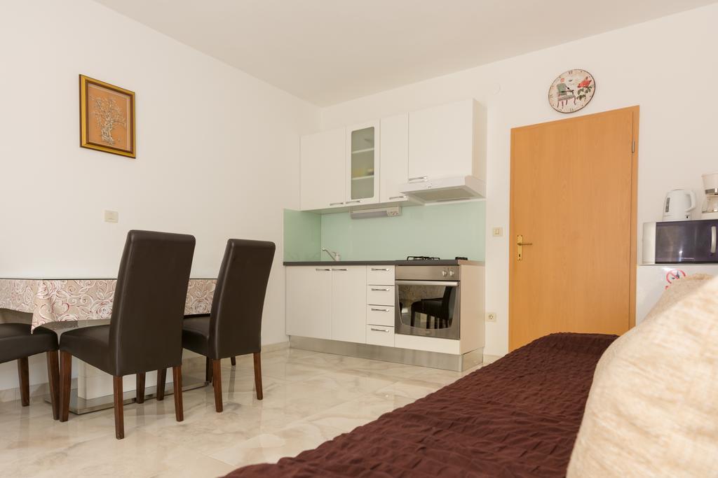 Villa Apartments Marko & Simun Kaštela エクステリア 写真
