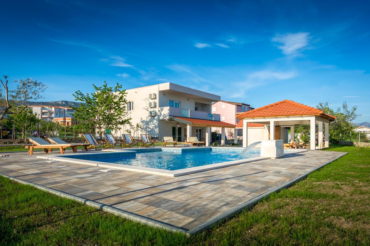 Villa Apartments Marko & Simun Kaštela エクステリア 写真
