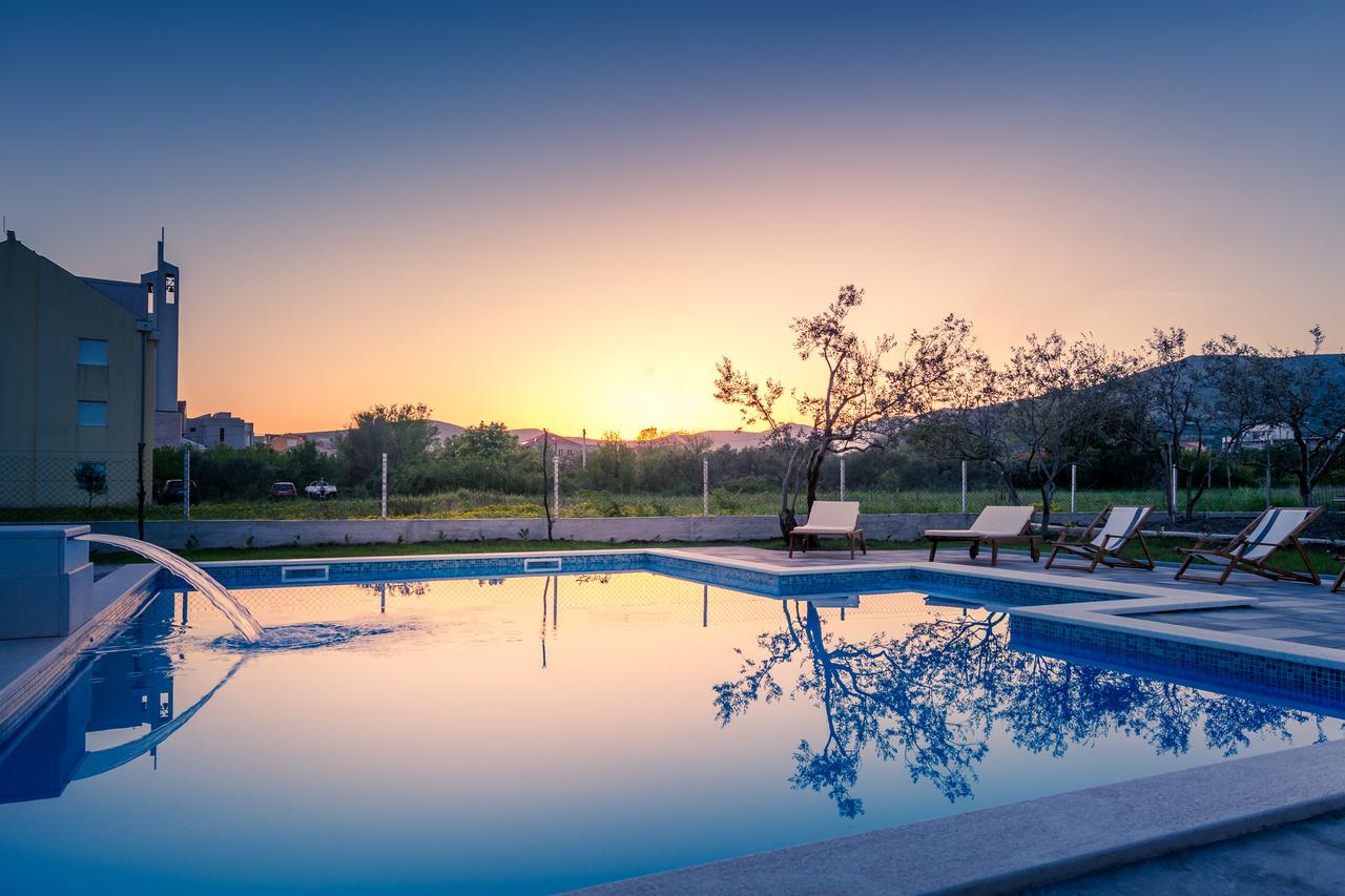 Villa Apartments Marko & Simun Kaštela エクステリア 写真